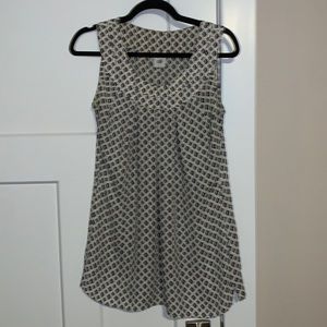 CAbi #3272 Cleo Diamond Printed Sleeveless Blouse Size Woman's Small